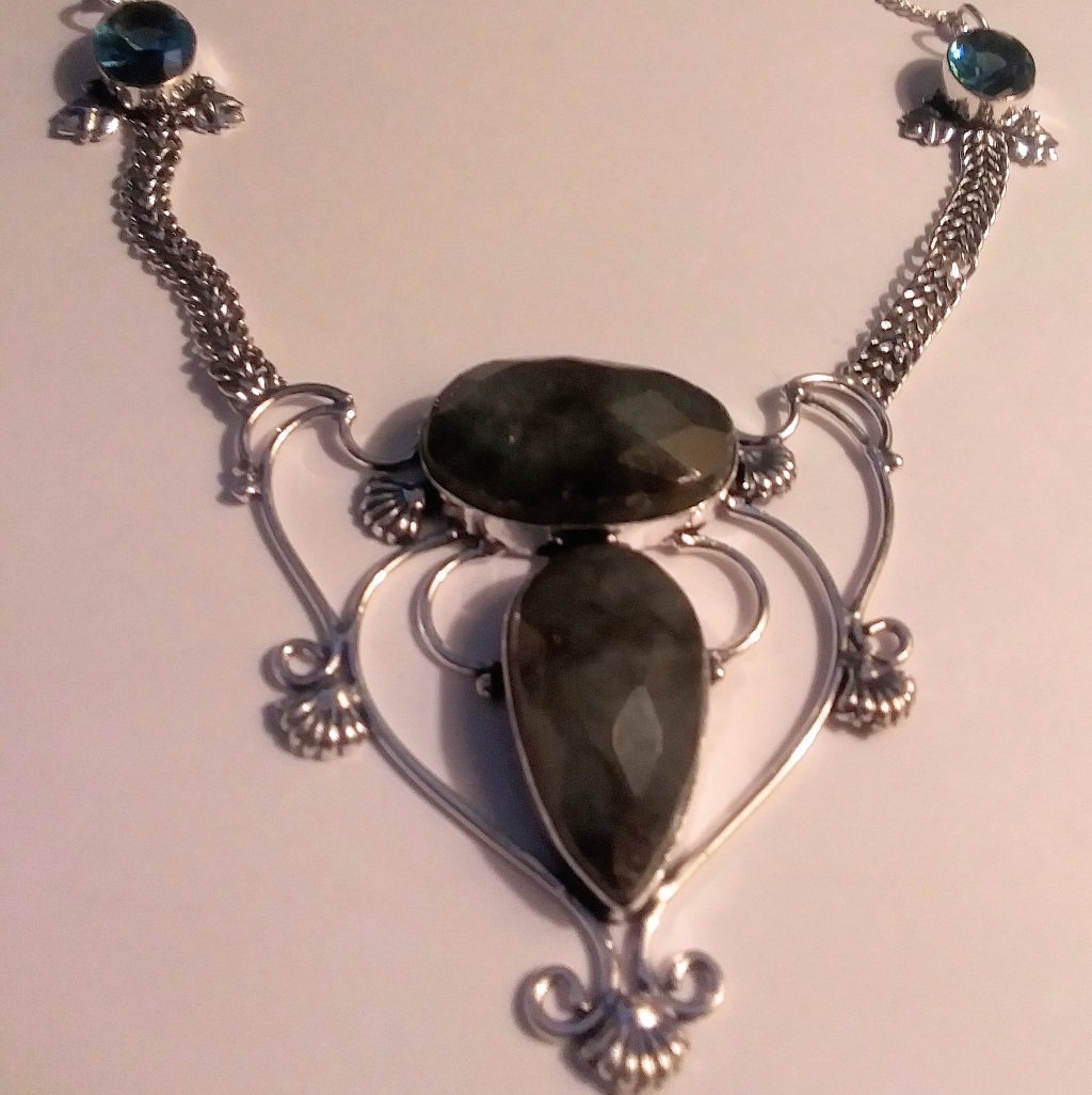 Stunning 925 Sterling Silver Topaz Labradorite Necklace 111$